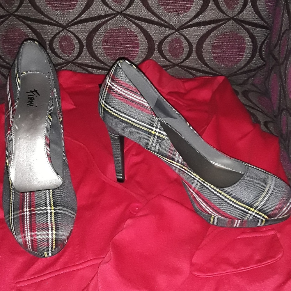 Pumps - Picture 1 of 7